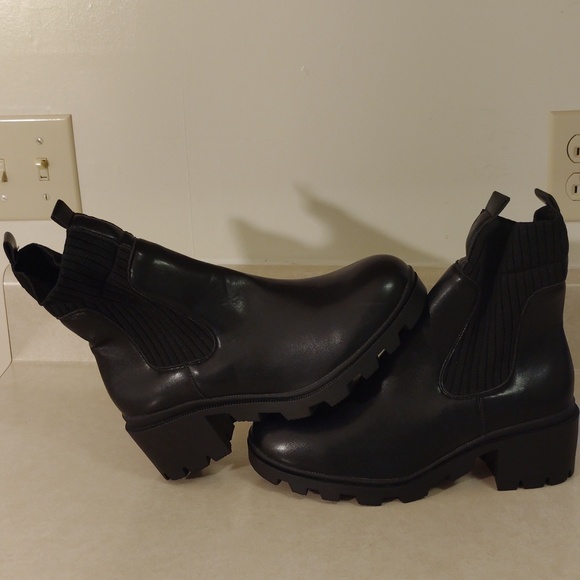 NWOT**Black Ankle Boots - Picture 7 of 9